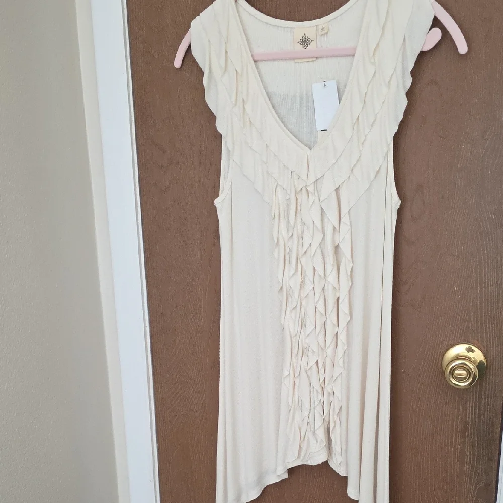 Chic Cream Ruffled Sleeveless Blouse - Picture 1 of 4